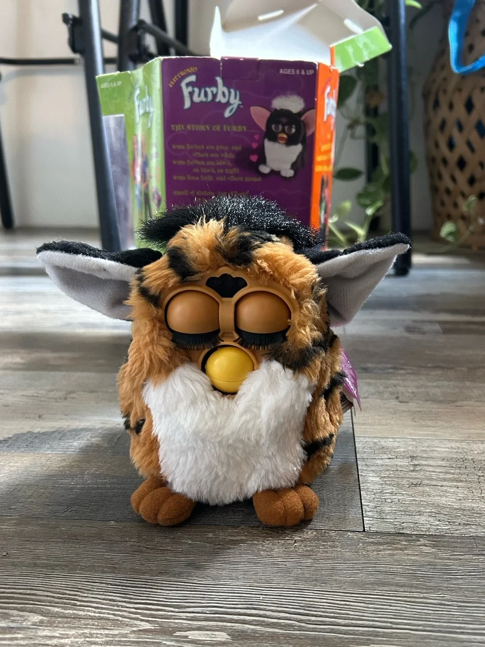 1998 RARE 6” Furby Giraffe Tan with Blue Eyes 70-800 tags